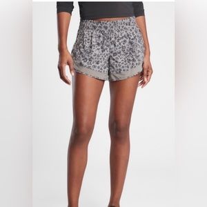 Athleta 4” racer run shorts